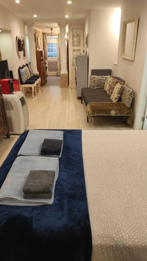 Fernando Lemos Estudio Lisboa Apartment