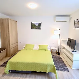 Velin Split